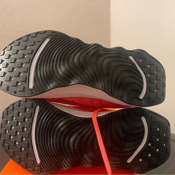 NEW Nike Motiva Red Ribbed Sneakers with Textured Design Size 8.5 - Picture 7 of 7